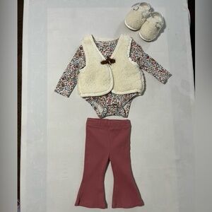 0-3M hippy outfit with matching shoes.